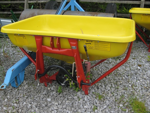 Cosmo Pendular Fertiliser Spreader